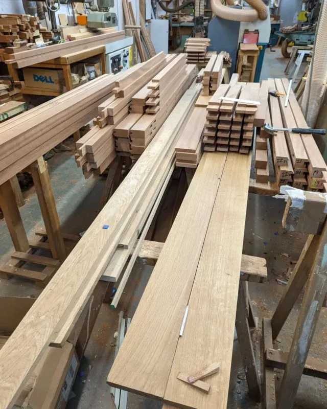 It's been a busy run up to Christmas here at the joinery 👷‍♀️🔨 We've got a couple of big projects on that we are aiming to clear before Christmas, with a busy 2023 ahead!! We are on the search for a fitter (full or part time) to join the team here. Message us for more info and please spread the word! 
.
.
.
#joinery #joineryworkshop #carpentry #carpentryskills #craftmanship #handmadeuk #bespoke #bespokejoinery #wood #sapele #woodendoors #woodenwindows #teknospaint #homeimprovements