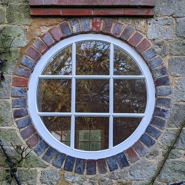 We've recently made a couple of round windows which have turned out great! They've been interesting to make and watching them come together has been great too. 
The joinery will be closed for Christmas as of Friday, then back to business in the new year! Bring on 2023 🎉
.
.
.
#joinery #joineryworkshop #carpentry #carpentryskills #joiner #woodwork #roundwindow #craftmanship #woodenwindows #sapelewood #homeimprovements #homerenovations