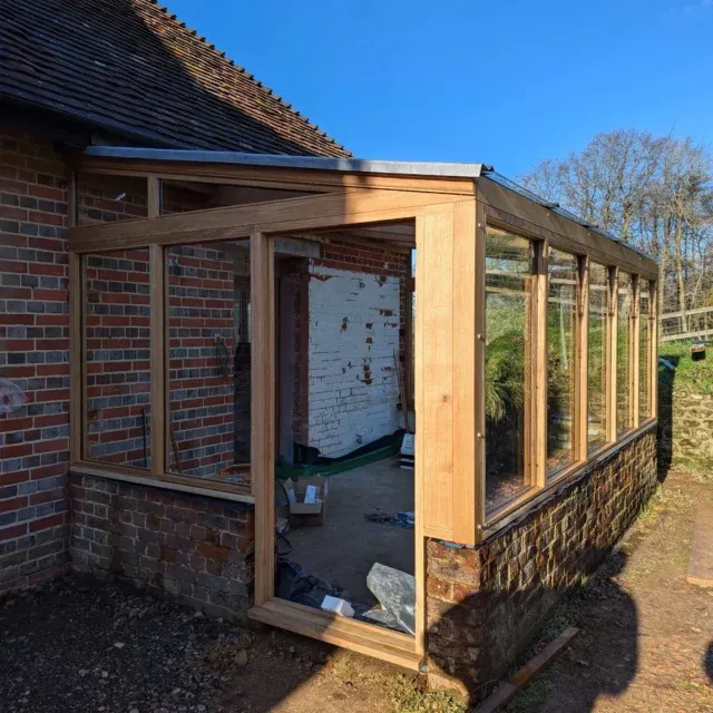 The team has been busy fitting this beautiful little Oak lean-to conservatory, just in time for Christmas!🎄 It's looking like a busy new year so get in quick to discuss your new project with us 🔨 
.
.
.
#conservatory #joinery #joineryworkshop #oak #timber #oakconservatory #craftmanship #carpentry #homeimprovements