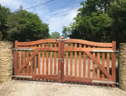 Driveway entrance gates
