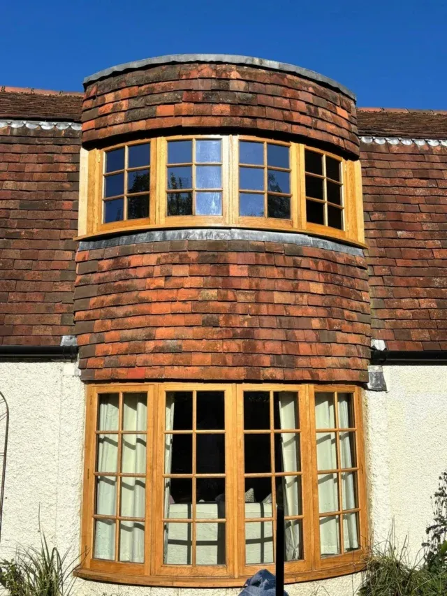 Some photos of a project including some beautiful curved oak windows. A lot of hard work went into these and we are pleased with the outcome 😍 
#woodwork #joineryworkshop #joinery #carpentry #curvedwindows